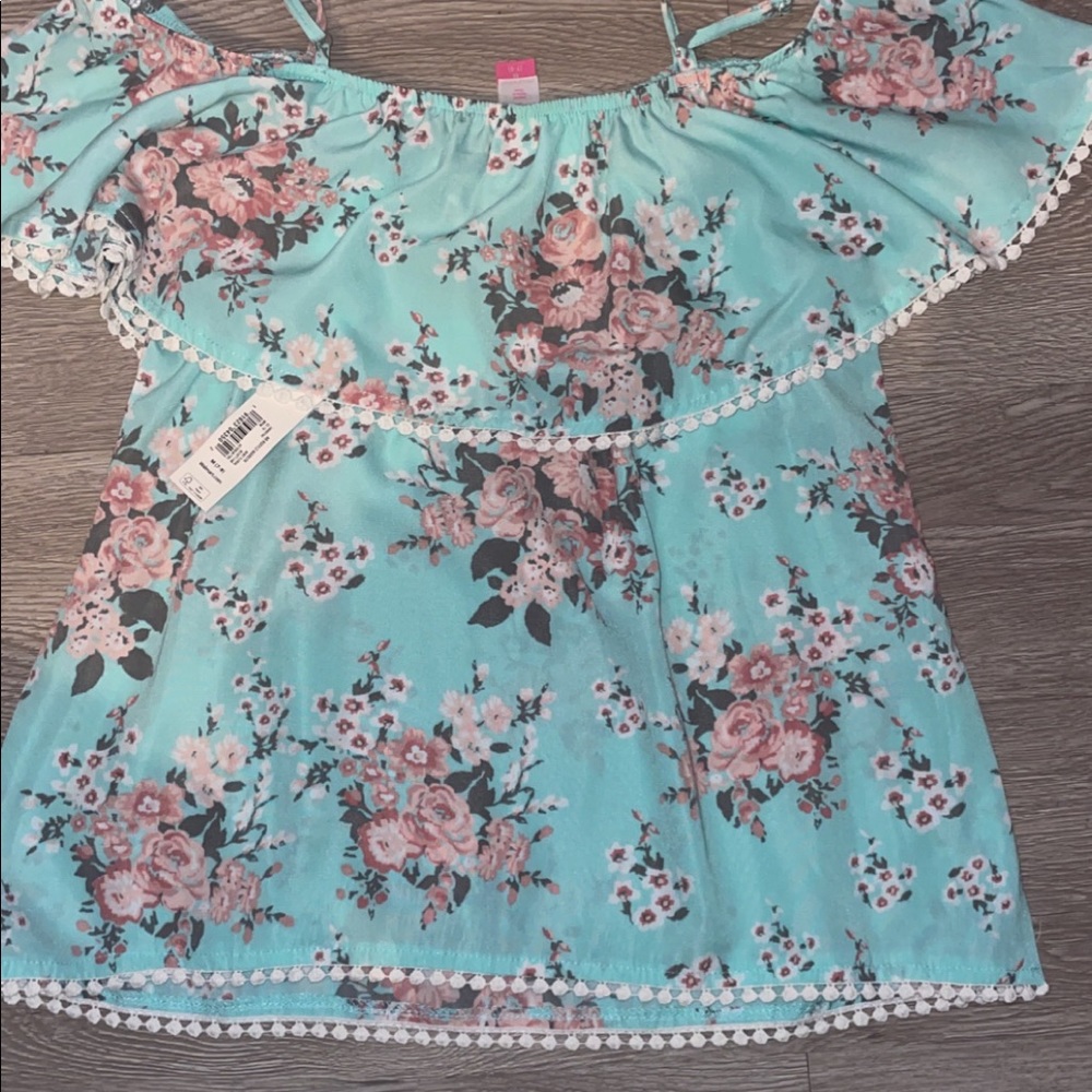 Off the shoulder and strap shit floral shirt